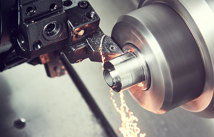 车削加工的核心原理和主要特点是什么？